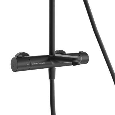 Душевая колонна FONTE на 3 потока с фиксированным изливом и термостатическим смесителем, черный матовый Душевая колонна FONTE на 3 потока с фиксированным изливом и термостатическим смесителем, черный матовый